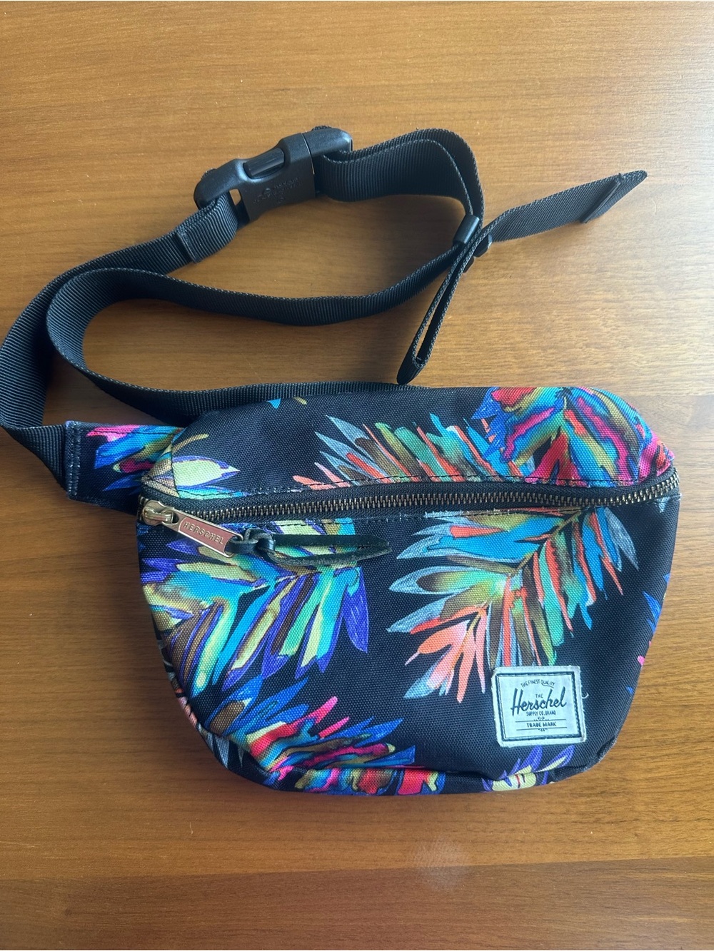 Herschel Supply Company Black 💐Tropical Leaf Print Waist Bag